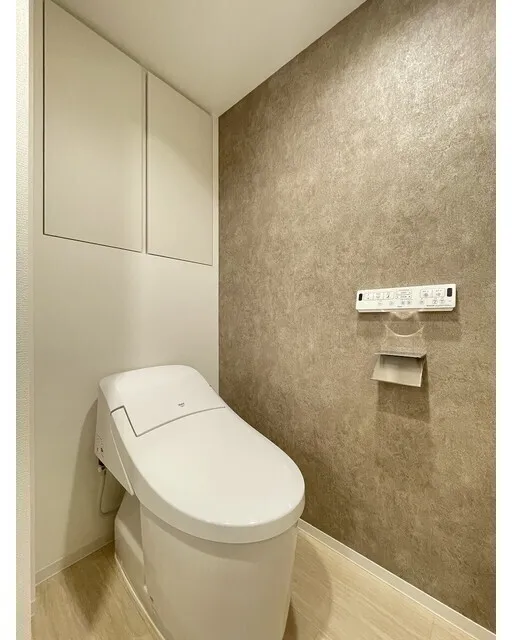 Stylio Kamata West - Interior - ["Toilet seat", "Toilet", "Flooring"]