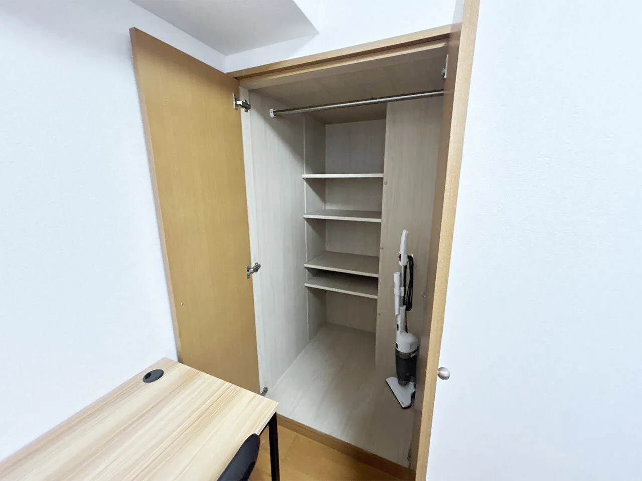 Mynavi STAY Miraie Kachidoki Water City - Interior - ["Flooring", "Wood", "Floor"]