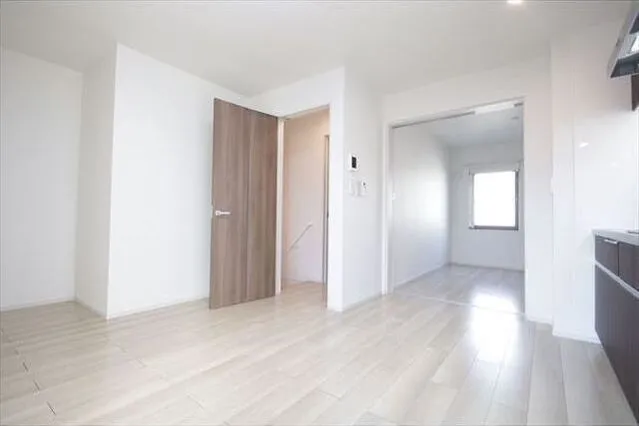 Me - Interior - ["Building", "Wood", "Fixture"]