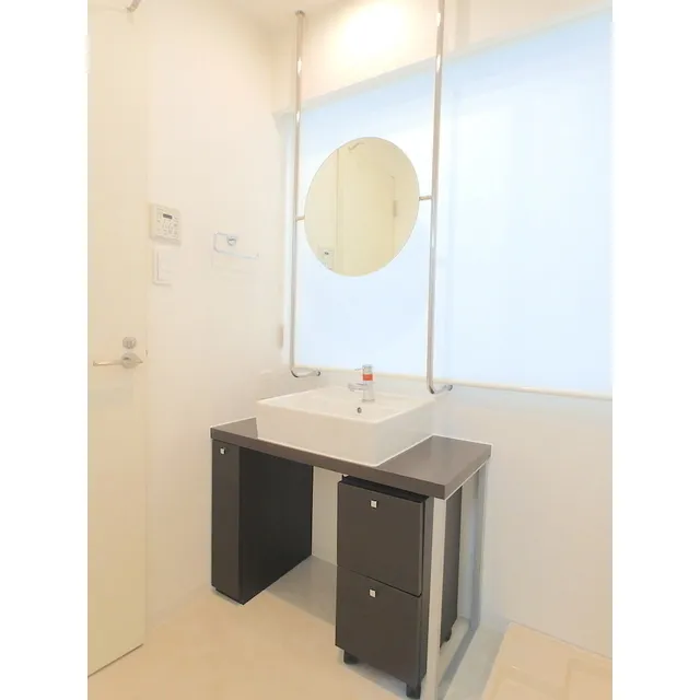 Elstanza Shirokanedai - Interior - ["Mirror", "Tap", "Furniture"]