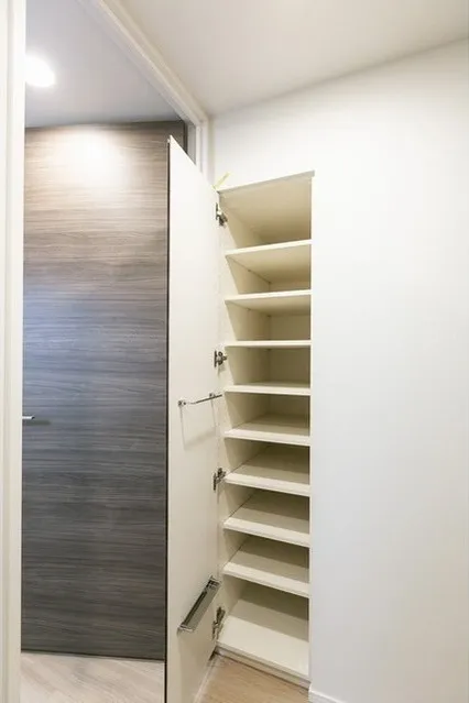 Ribio Maison Kachidoki - Interior - ["Furniture", "Shelf", "Door"]