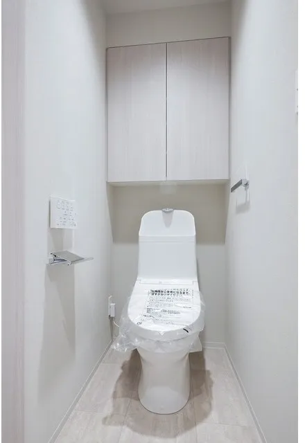 Season Flats Omorinishi - Interior - ["Toilet seat", "Toilet", "Plumbing fixture"]