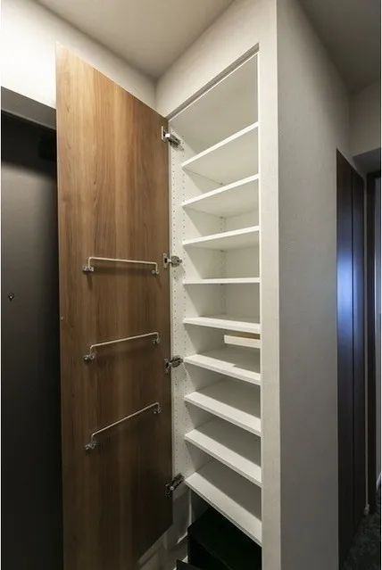 Tokyo Port City Takeshiba Residence Tower - Interior - ["Wood", "Shelving", "Shelf"]