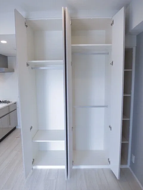 Le Fon Progres Ueno Park - Interior - ["Shelving", "Wood", "Shelf"]