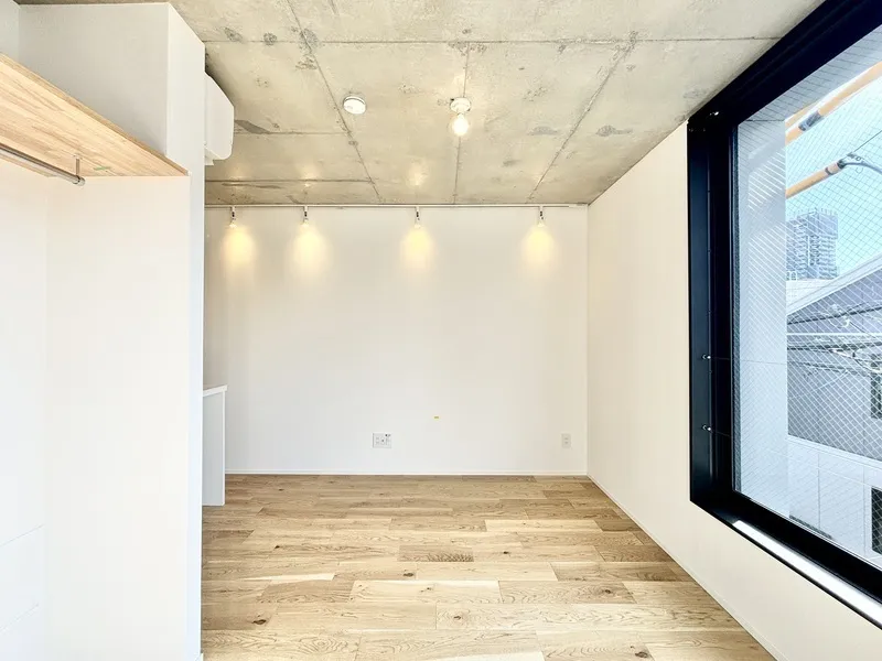 Trias242 - Interior - ["Wall", "Flooring", "Ceiling"]