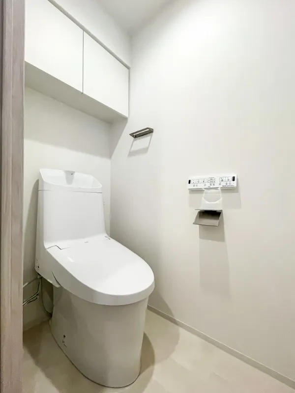 Prince Due Kamiya - Interior - ["Toilet seat", "Plumbing fixture", "Toilet"]