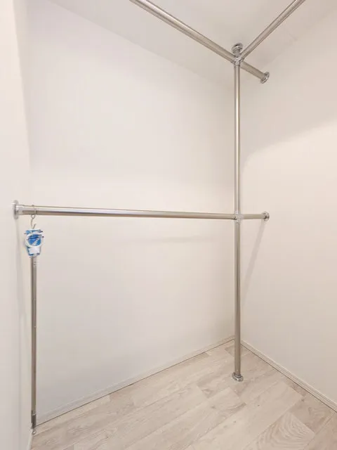 BPR Residence Minami-Shinagawa - Interior - ["Pipe", "Clothes hanger", "Steel"]