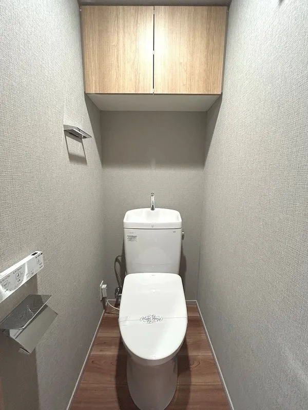 Riana Art Park Nishikasai - Interior - ["Toilet seat", "Toilet", "Flooring"]