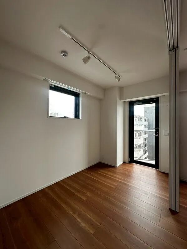 Lumique Omori - Interior - ["Flooring", "Floor", "Ceiling"]
