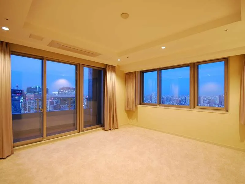 La Tour Shiodome - Interior - ["Building", "Window", "Wood"]
