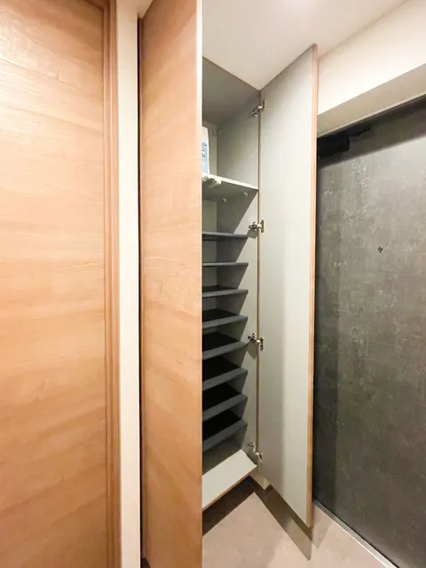 Preasvelta Minowa - Interior - ["Flooring", "Wood", "Floor"]