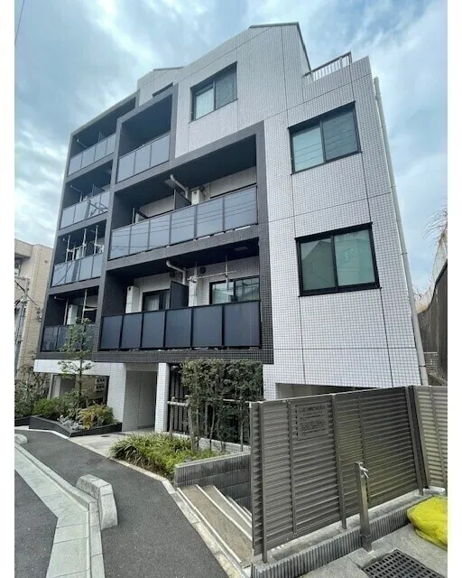 La Class Akabane - Exterior - ["Cloud", "Building", "Window"]