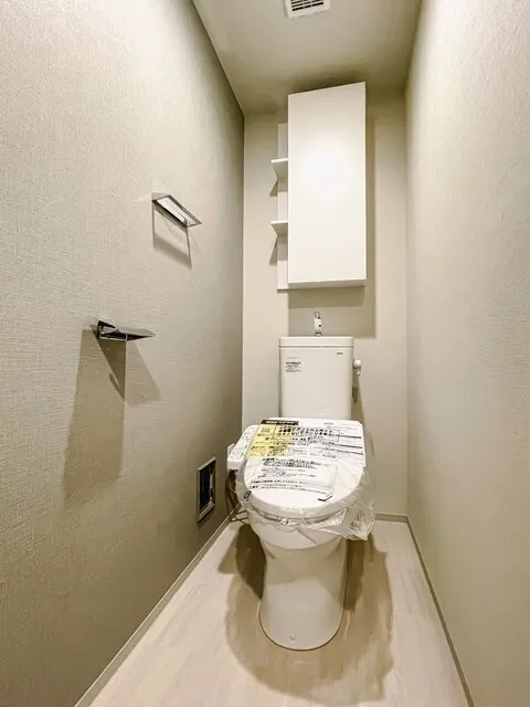 Royal Parks Ariake - Interior - ["Toilet seat", "Toilet", "Flooring"]