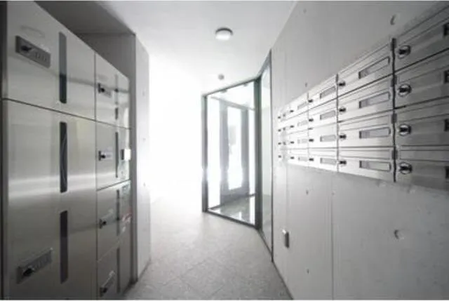 Polaris - Exterior - ["White", "Room", "Building"]