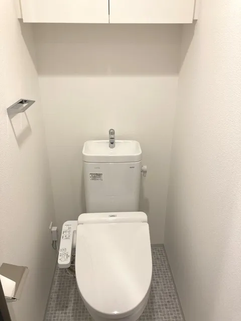 Prime Bliss Ueno Motoasakusa - Interior - ["Toilet seat", "Toilet", "Bathroom sink"]