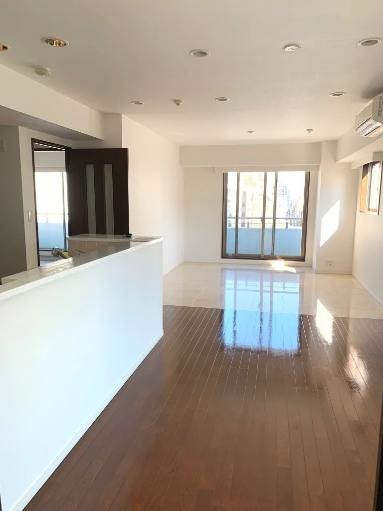 Shiba Park Apartment - Interior - ["Property", "Window", "Building"]