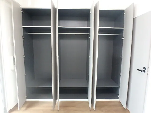 Laurel Tower Renai Hamamatsucho - Interior - ["Wardrobe", "Cupboard", "Hardwood"]