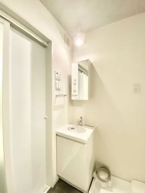 Laclas Nakano Yayoi Town - Interior - ["Wall", "Flooring", "Floor"]