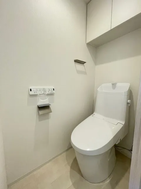 Prince Due Kamiya - Interior - ["Toilet seat", "Toilet", "Plumbing fixture"]