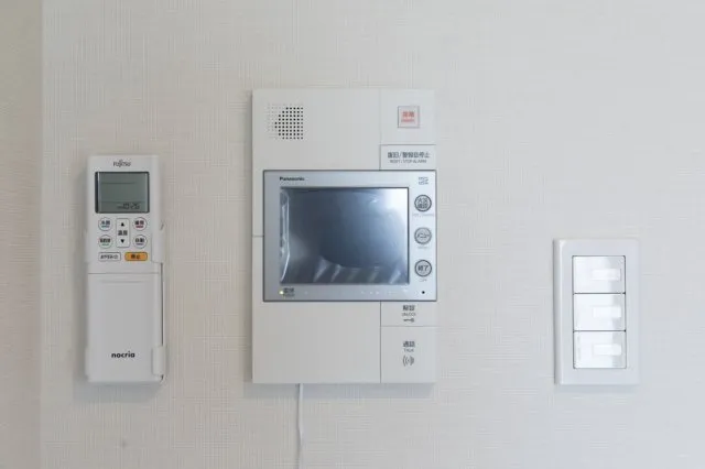 Proud Flat Kiba II - Interior - ["Electronic device", "Technology", "Machine"]