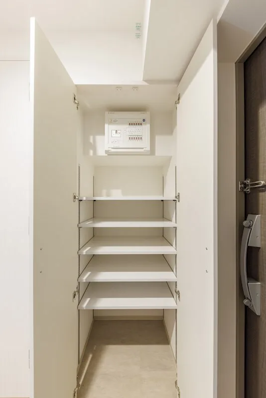 Due Iriya II - Interior - ["Building", "Fixture", "House"]