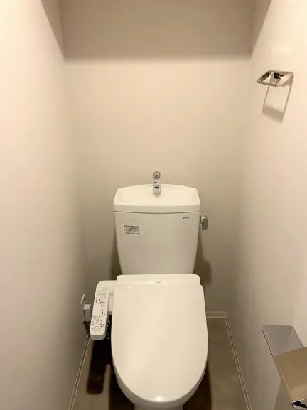 ORSUS Osaka Fukushima (formerly Rivent Fukushima) - Interior - ["Toilet seat", "Plumbing fixture", "Toilet"]