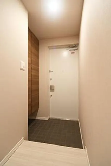 Gardenier Kinuta WEST - Interior - ["Fixture", "Wood", "Door"]