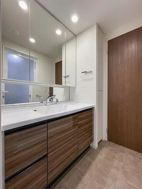 Frontier Residence Kinshi Park - Interior - ["Flooring", "Interior design", "Floor"]