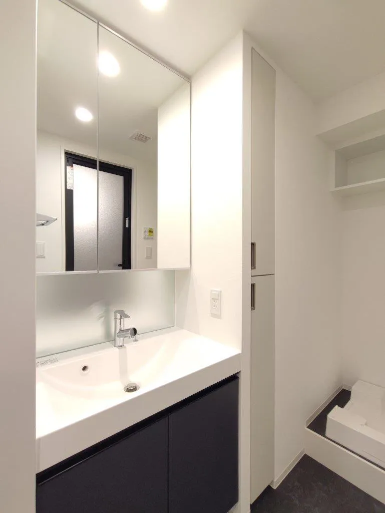 Cross Residence Takadanobaba - Interior - ["Mirror", "Tap", "Sink"]
