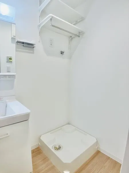 KOMFORTA Shin-Nakano - Interior - ["Property", "White", "Plumbing fixture"]