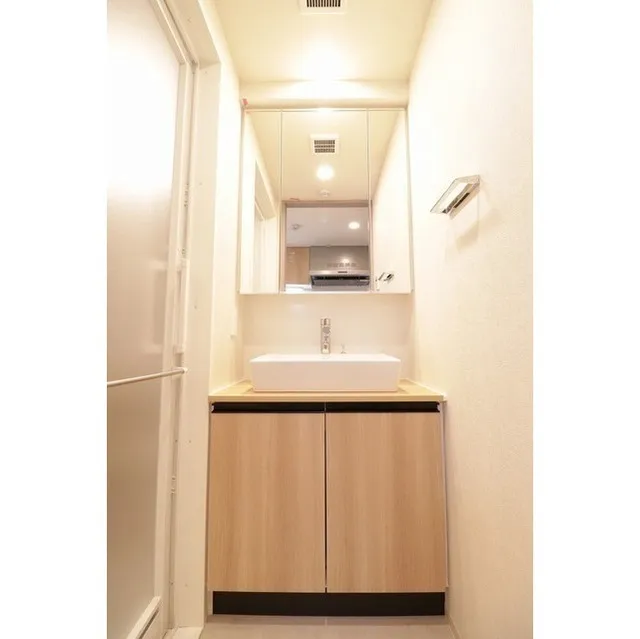 Geoent Asakusa Kaminarimon - Interior - ["Building", "Sink", "Cabinetry"]