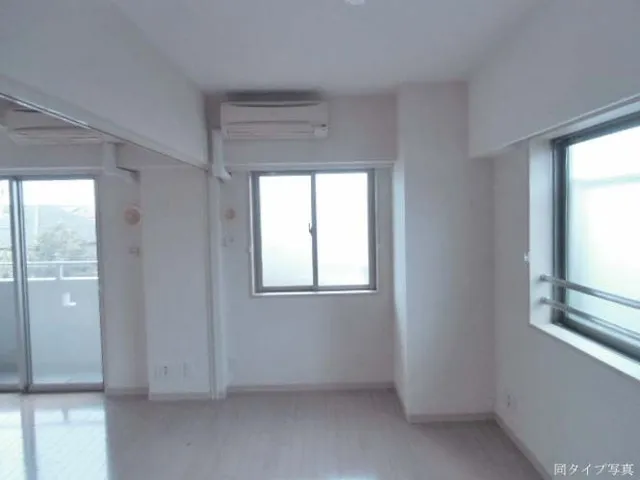 Comforia Yoyogi Uehara - Interior - ["Property", "Room", "Building"]