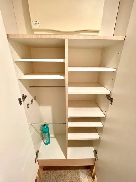 Chester Court Ochanomizu - Interior - ["Wood", "Flooring", "Shelving"]
