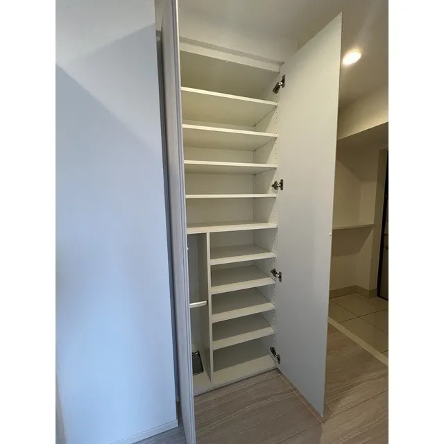 Comforia Live Kiba - Interior - ["Fixture", "Wood", "Flooring"]