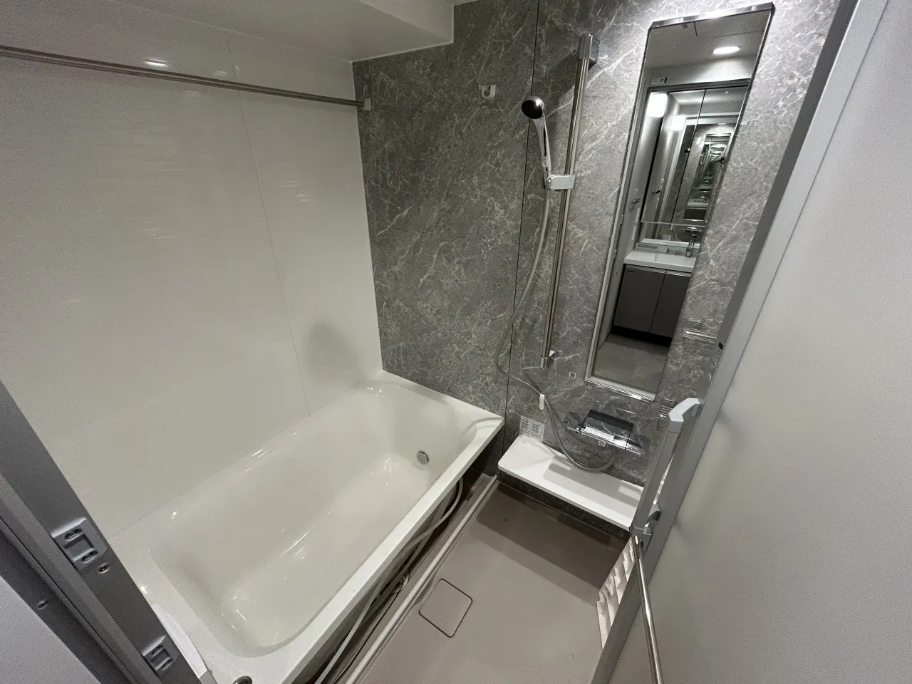 Blanciesta Asakusa Kuramae - Interior - ["Composite material", "Glass", "Plumbing fixture"]