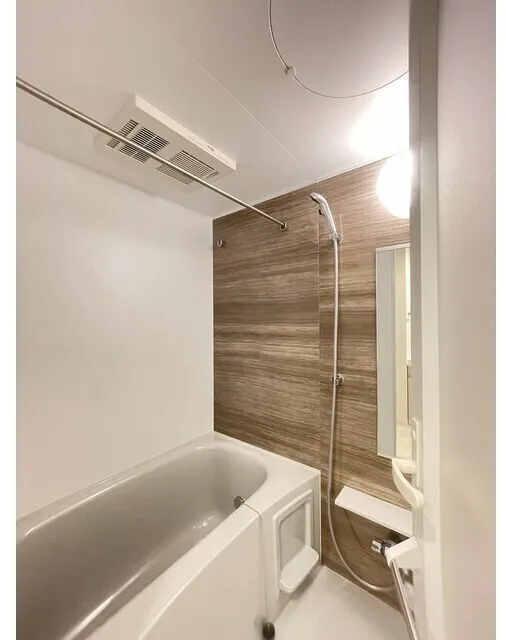 Due Oku - Interior - ["Flooring", "Plumbing fixture", "Floor"]