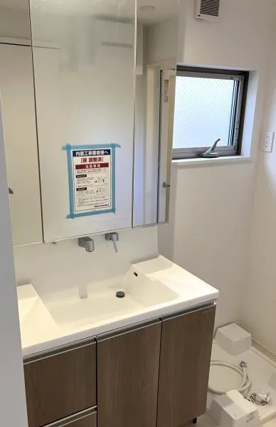 Lumiere Kaizukazaka - Interior - ["Mirror", "Property", "Sink"]