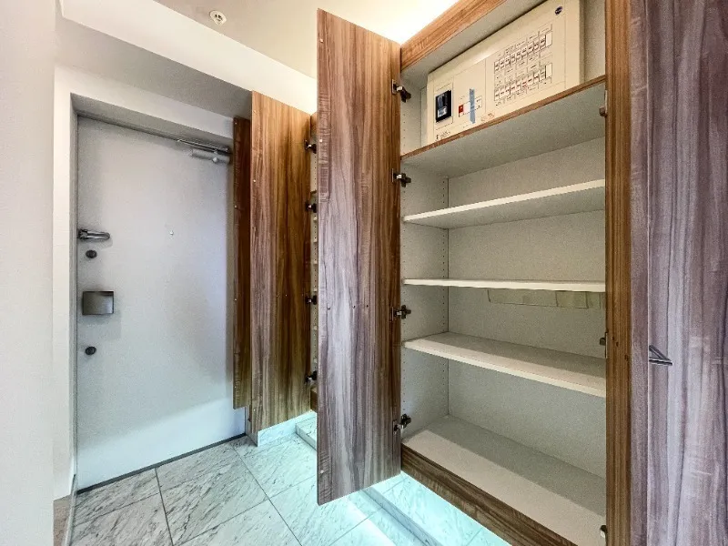 Pierce Shirokanedai - Interior - ["Wood", "Flooring", "Floor"]