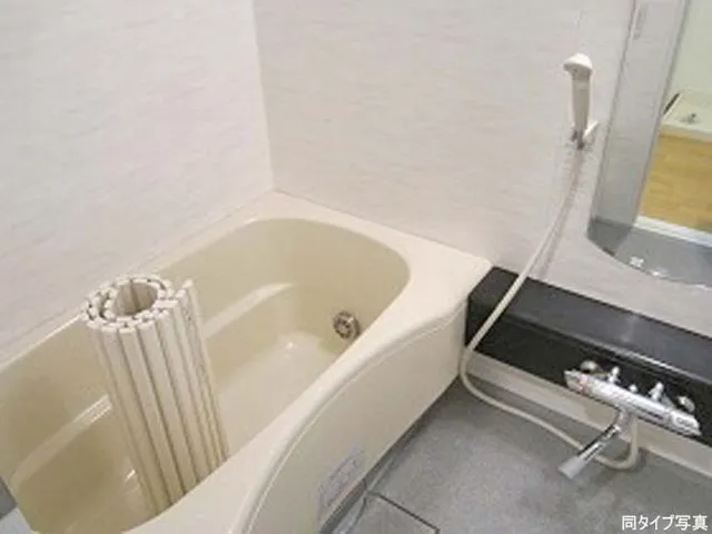 House Tao Li - Interior - ["Bathtub", "Plumbing fixture", "Bathroom"]