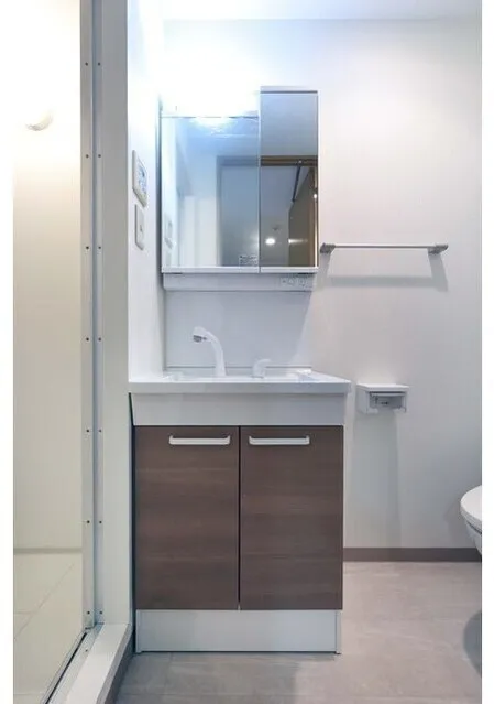 Sound Oshiage - Interior - ["Bathroom Sink", "Plumbing fixture", "Sink"]