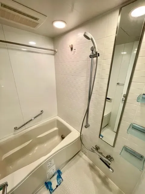 Chester Court Ochanomizu - Interior - ["Bathroom", "Plumbing fixture", "Flooring"]