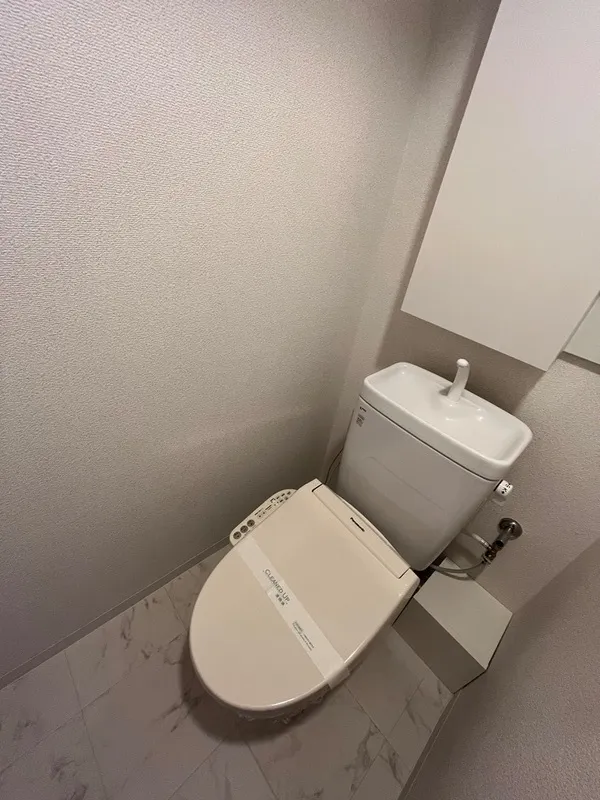 Esty Maison Oshima - Interior - ["Toilet seat", "Toilet", "Bathroom"]
