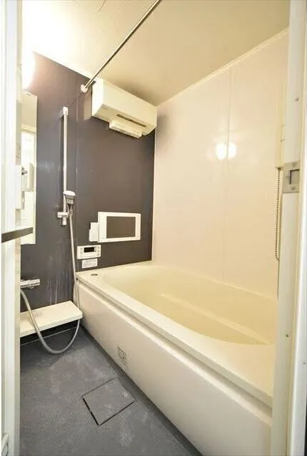King House Shirokane - Interior - ["Plumbing fixture", "Building", "Bathtub"]