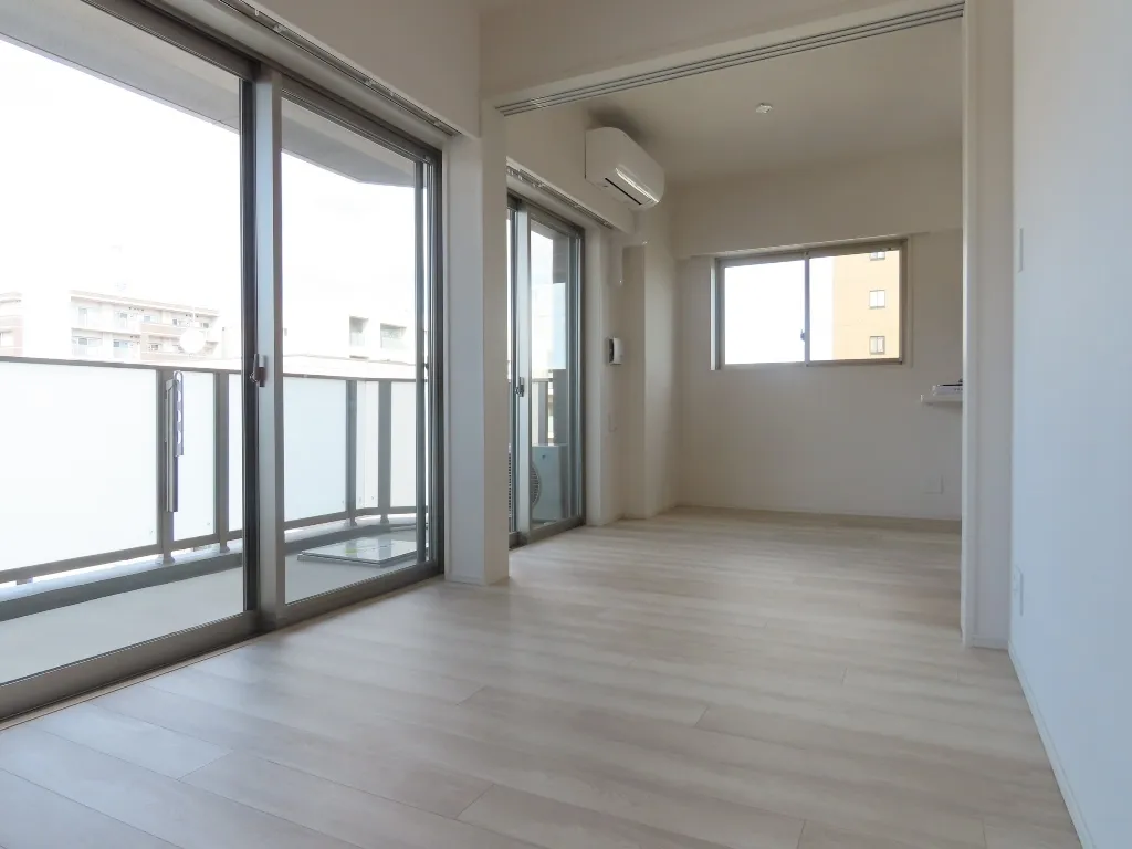 Orchid Residence Morishita - Interior - ["Property", "Building", "Window"]