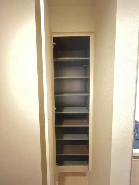 URBANLINK Tokiwadai - Interior - ["Wood", "Shelving", "Room"]
