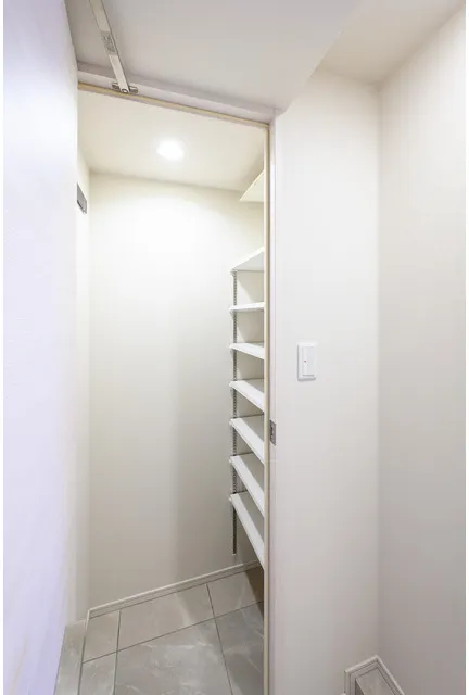 LEFONT PROGRAM Ueno Inaricho - Interior - ["Flooring", "Wood", "Ceiling"]