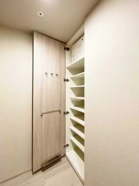 Brillia Ist Shin-Okachimachi - Interior - ["Wood", "Flooring", "Floor"]