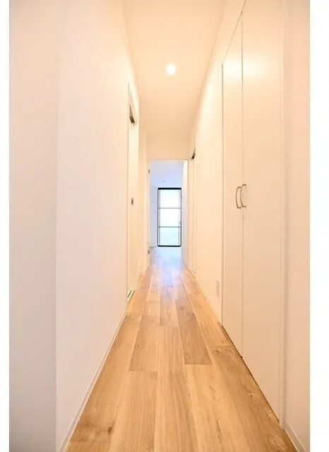 False Class Takadanobaba - Interior - ["Wood flooring", "Flooring", "Floor"]