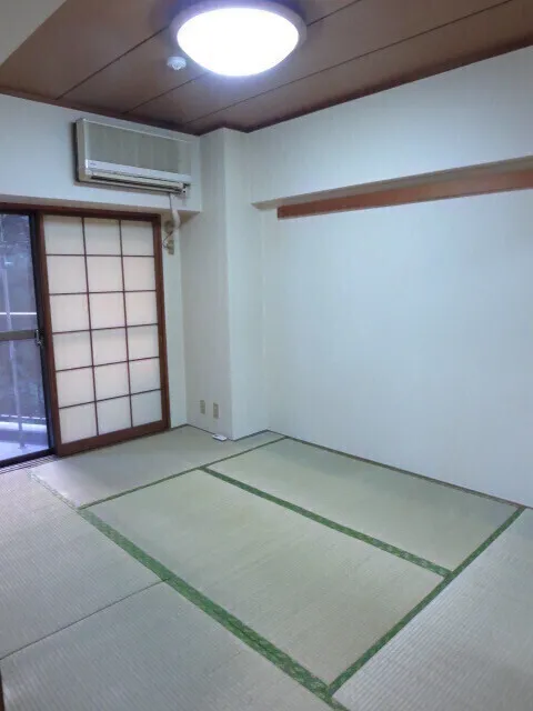 Hongo Ikizaka Heights - Interior - ["Building", "Door", "Fixture"]
