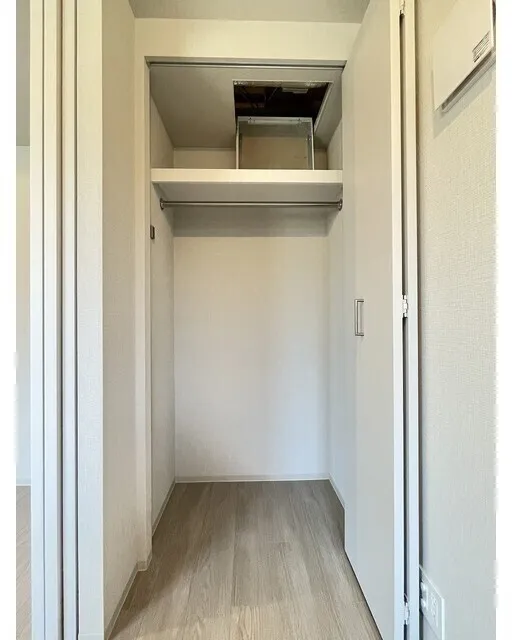 Well Square Yawata-Yama - Interior - ["Wood", "Flooring", "Floor"]